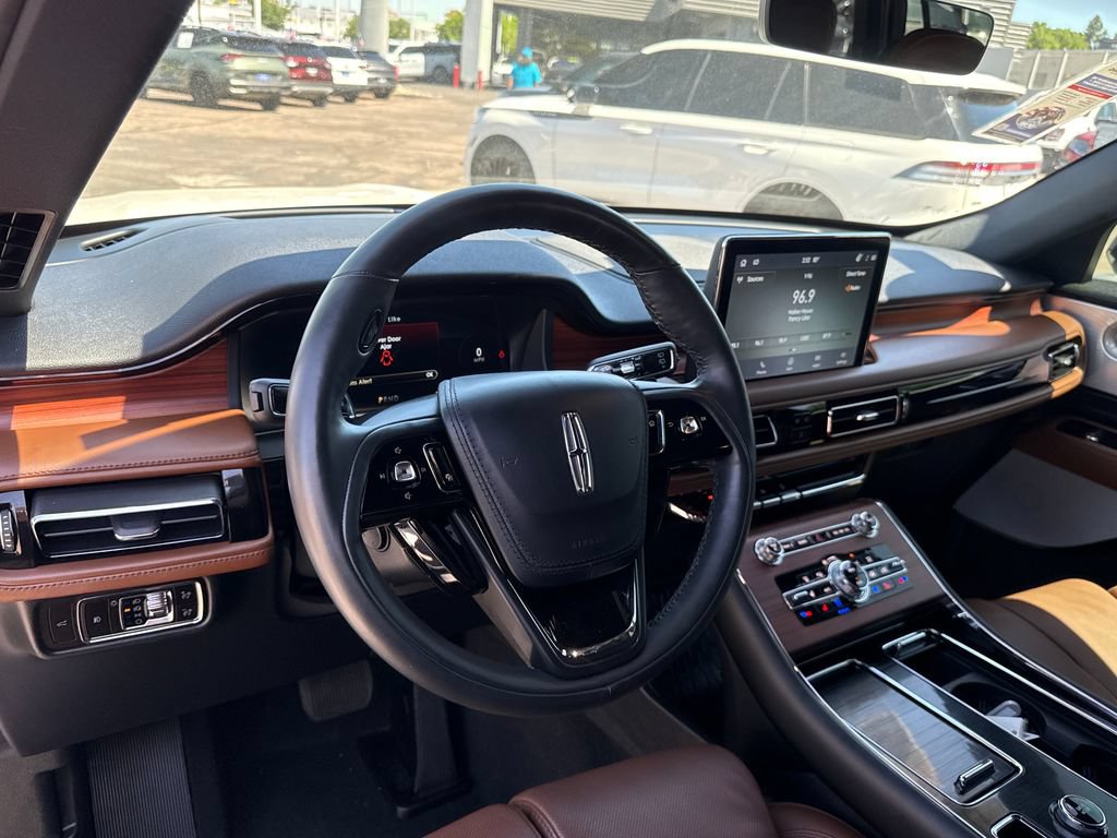 Used 2023 Lincoln Aviator Reserve w/ Equipment Group 201A AWD/4WD image 13