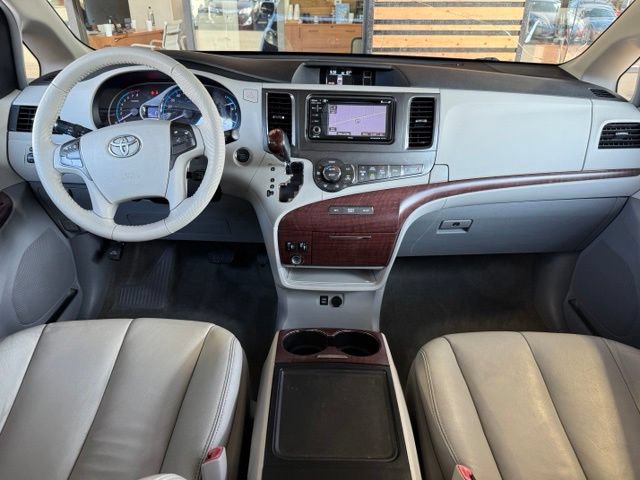 Used 2014 Toyota Sienna XLE FWD image 12