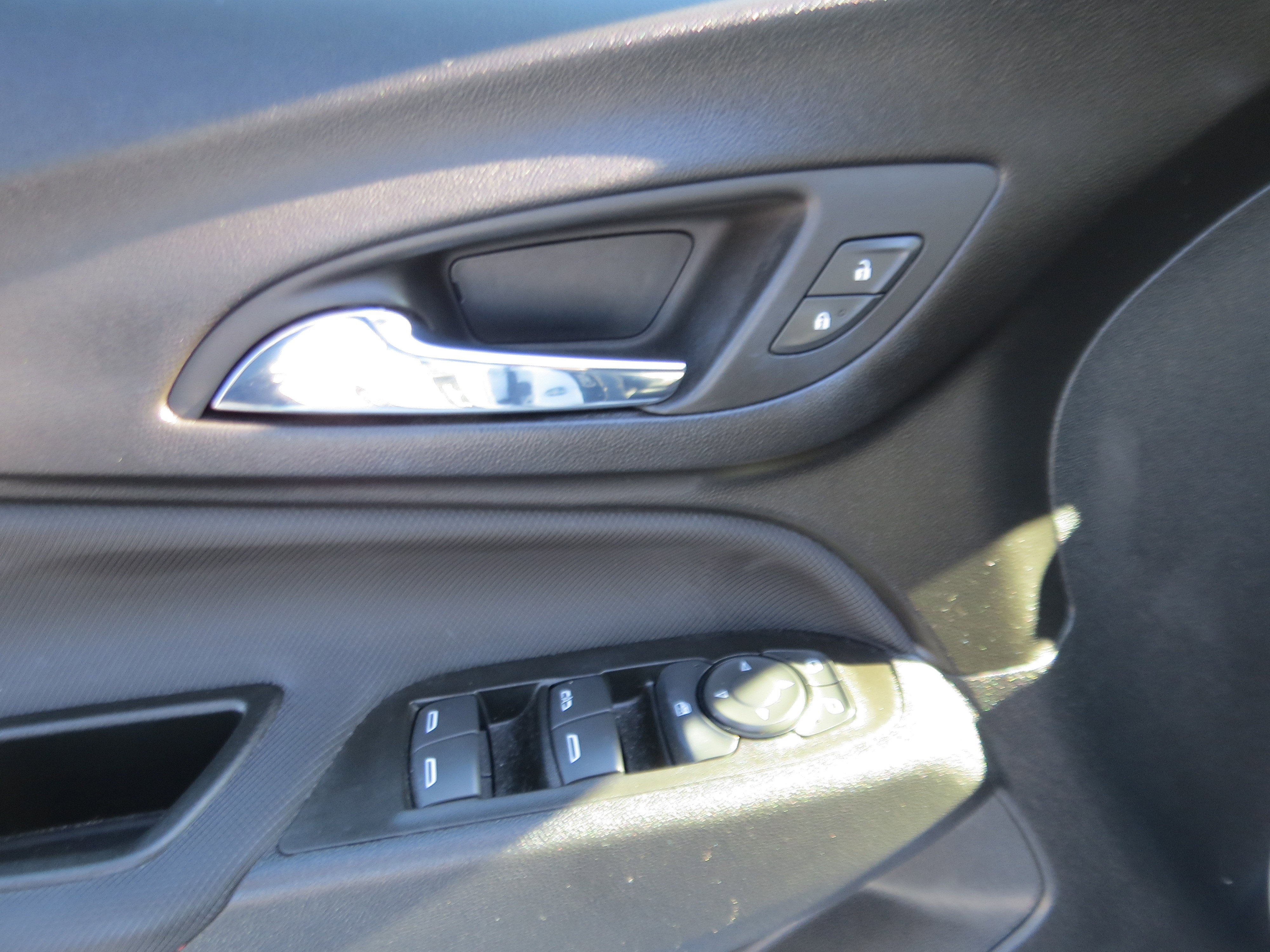 Used 2022 Chevrolet Equinox RS w/ RS Leather Package image 15