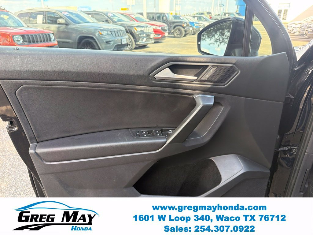 Used 2021 Volkswagen Tiguan SE w/ Panoramic Sunroof Package FWD image 10