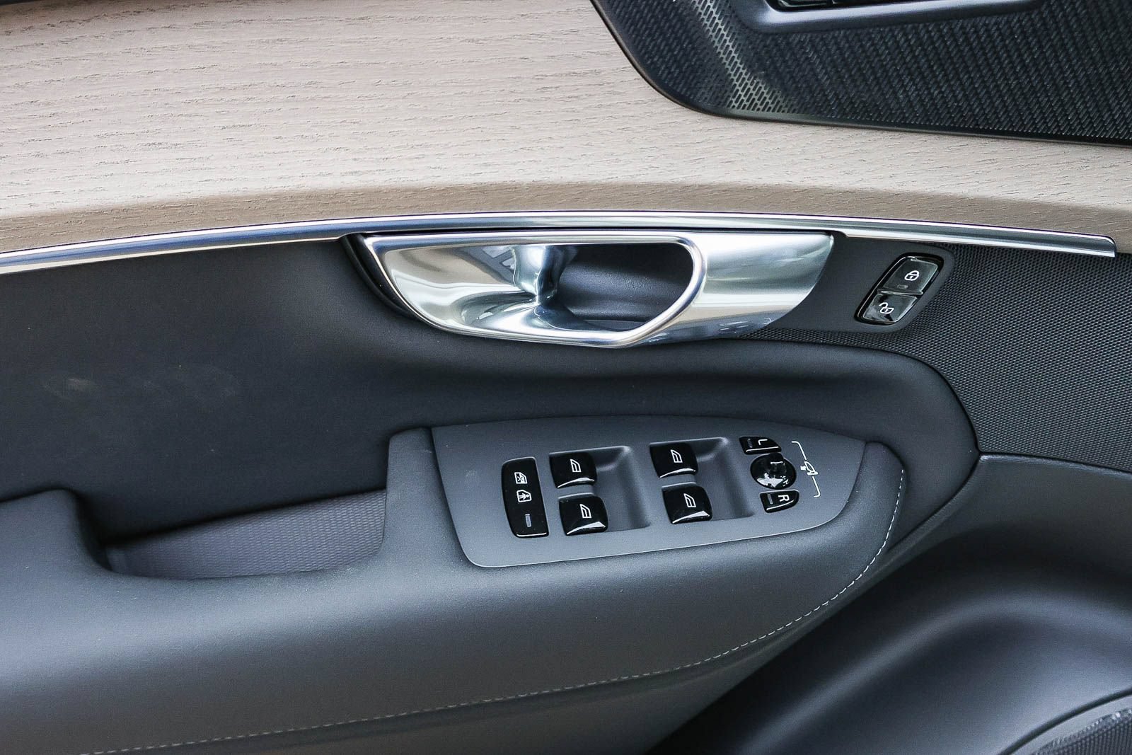 New 2027 Volvo XC90 B6 Plus AWD/4WD image 27