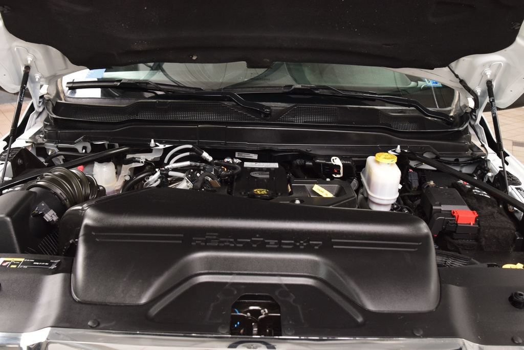 Used 2025 RAM 5500 4x4 Crew Cab image 21