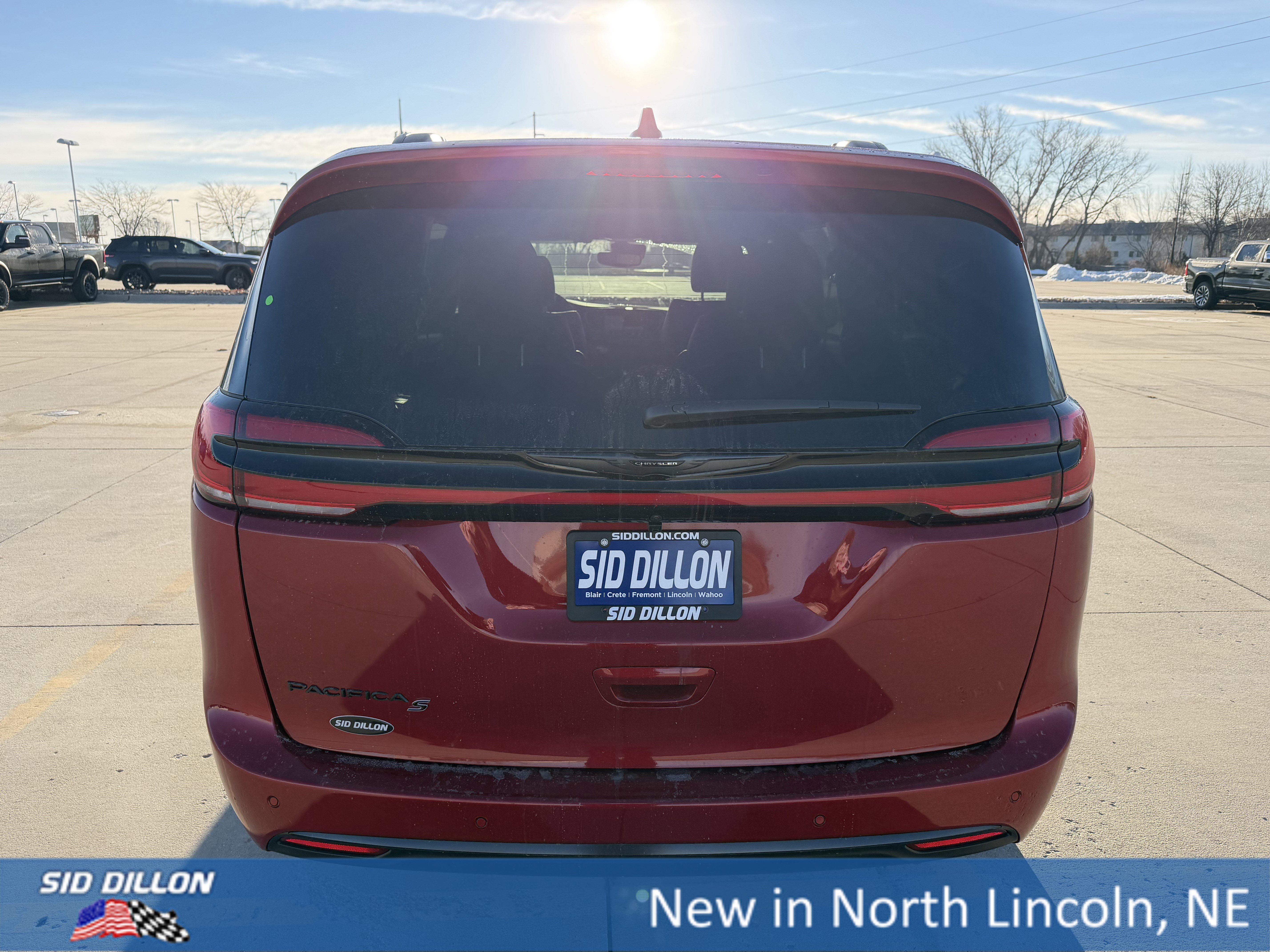 New 2026 Chrysler Pacifica Select image 4