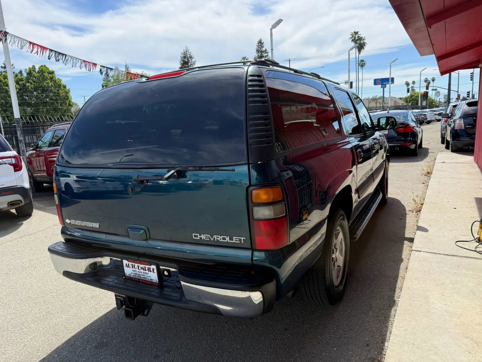 Used 2005 Chevrolet Suburban LT w/ Preferred Equipment Group image 4