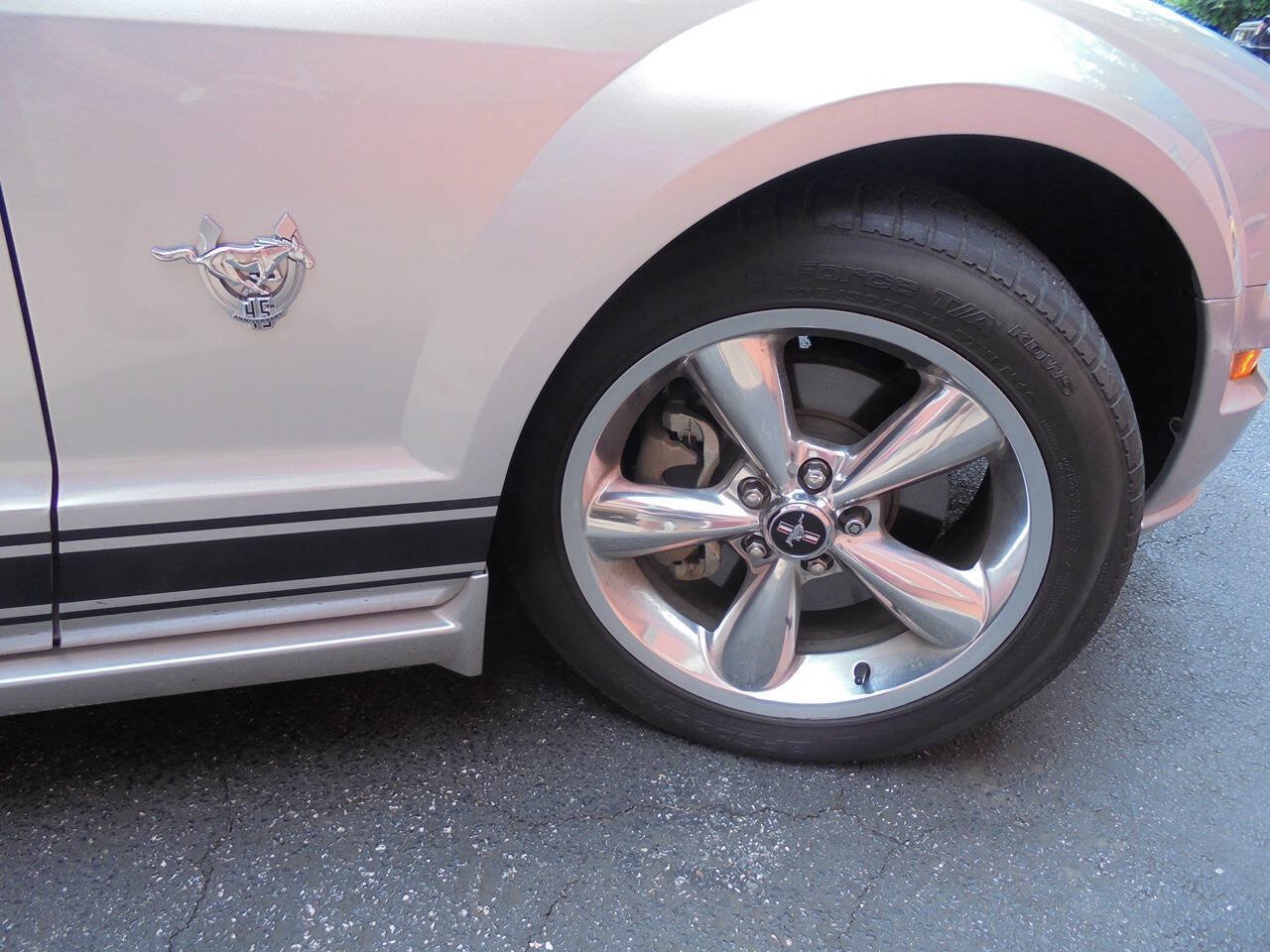 Used 2009 Ford Mustang GT RWD image 23