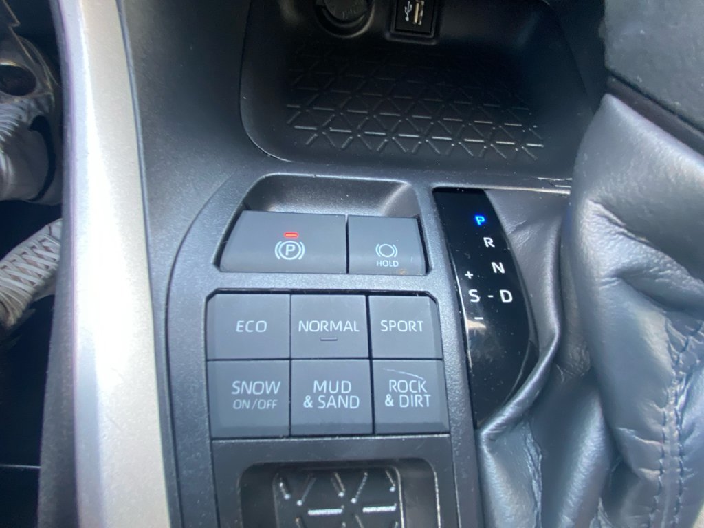 Used 2025 Toyota RAV4 LE AWD/4WD image 24
