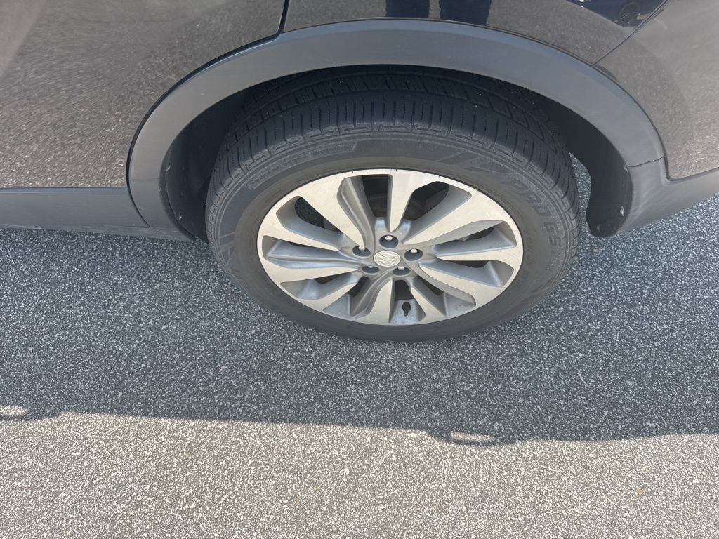 Used 2020 Buick Encore Preferred image 3