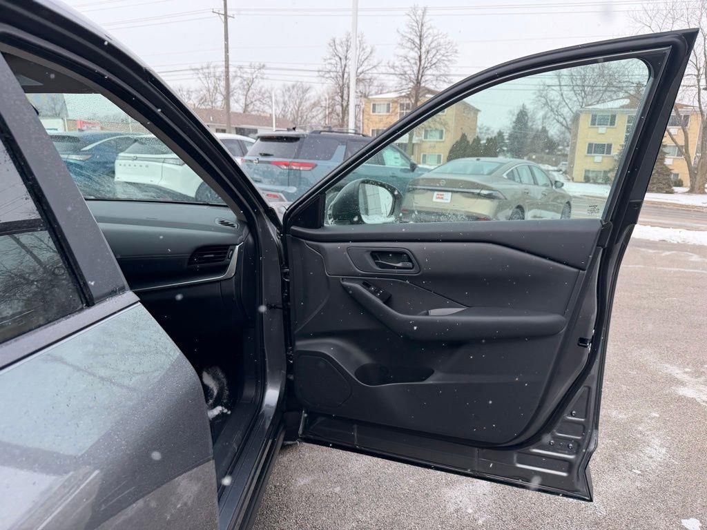 Used 2026 Nissan Rogue S AWD/4WD image 28
