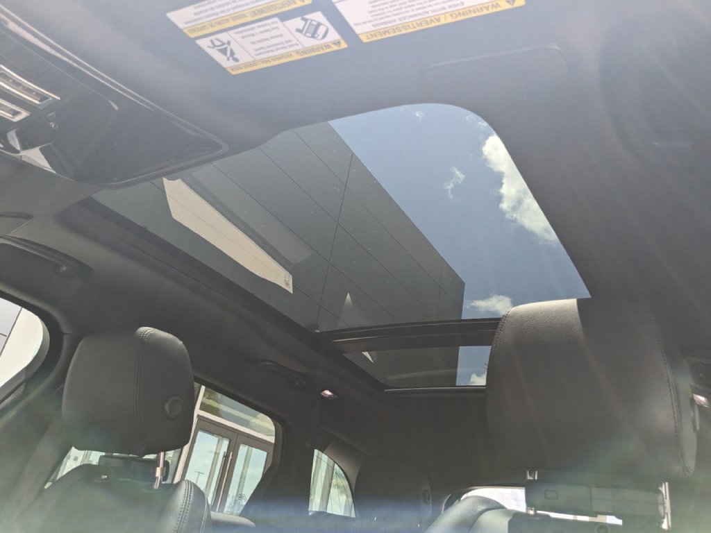 New 2025 Land Rover Range Rover Velar Dynamic SE AWD/4WD image 19