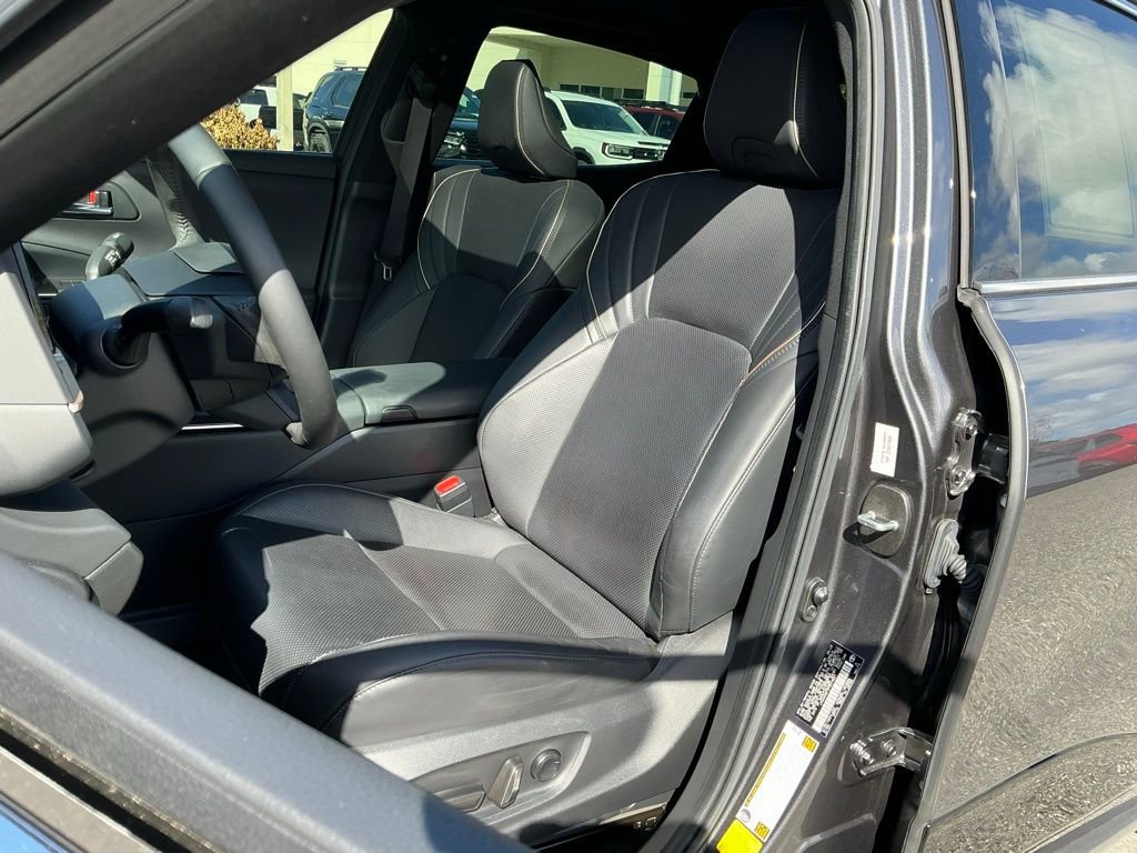 Used 2023 Toyota Crown XLE image 27