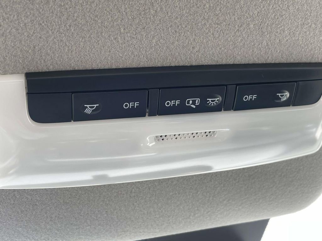 Used 2025 Nissan Versa S w/ S Plus Package image 28