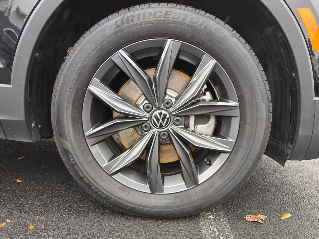 Used 2022 Volkswagen Tiguan SE image 9