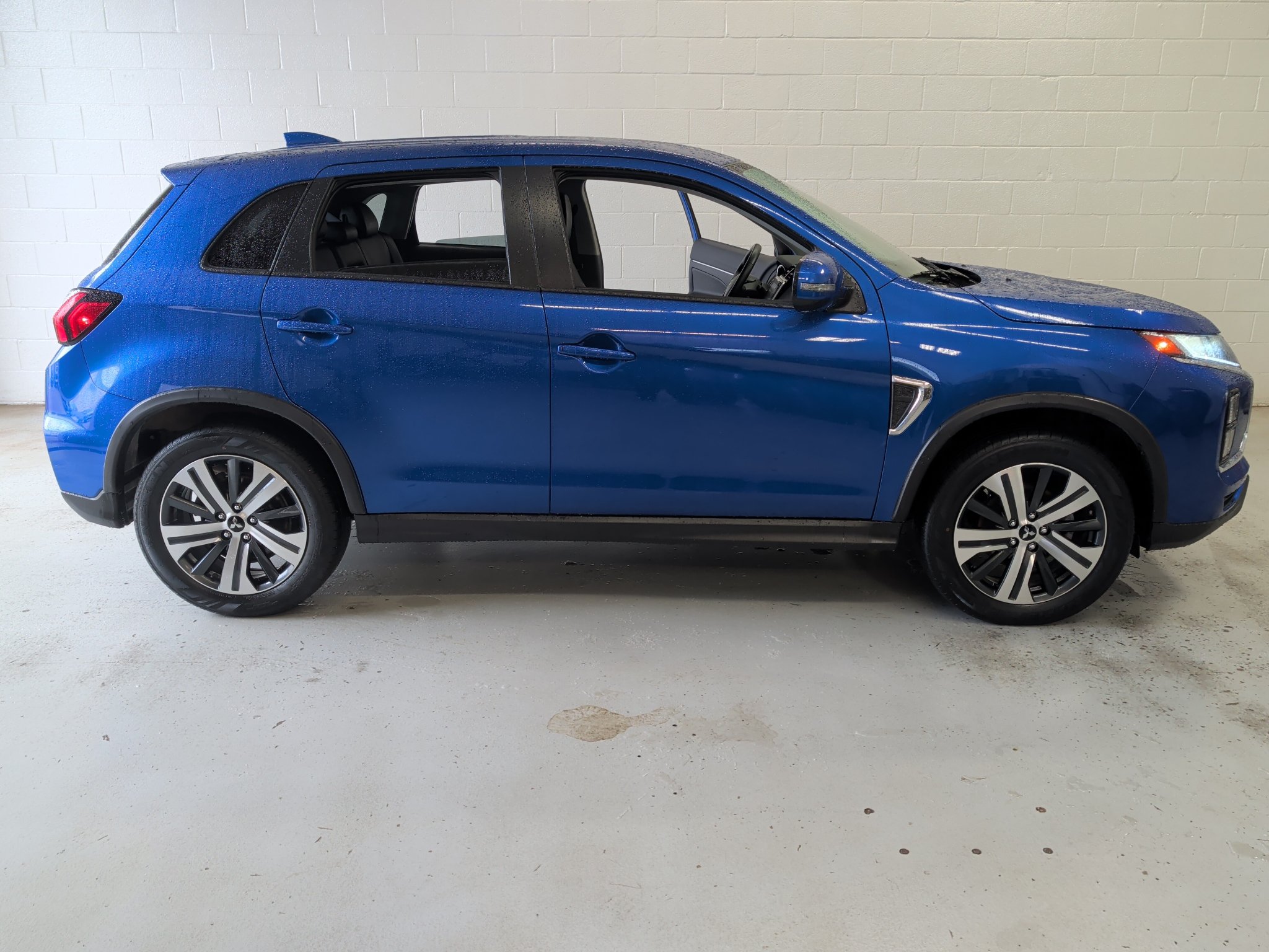 Used 2025 Mitsubishi Outlander Sport ES AWD/4WD image 2