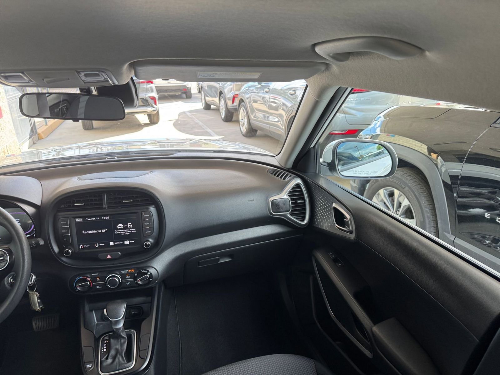 Used 2025 Kia Soul LX w/ LX Technology Package image 33