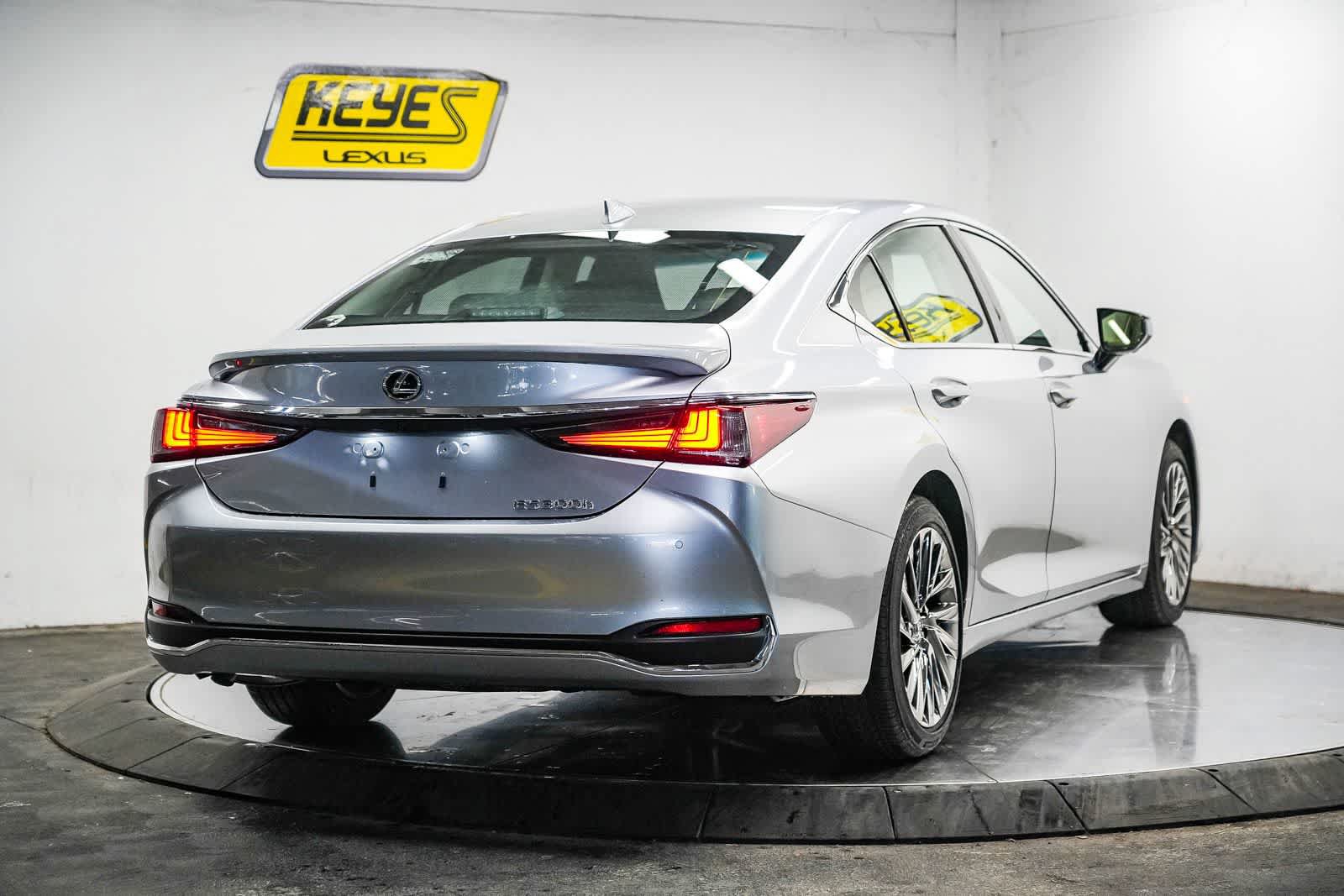Used 2025 Lexus ES 300h w/ Accessory Package (Z2) FWD image 6