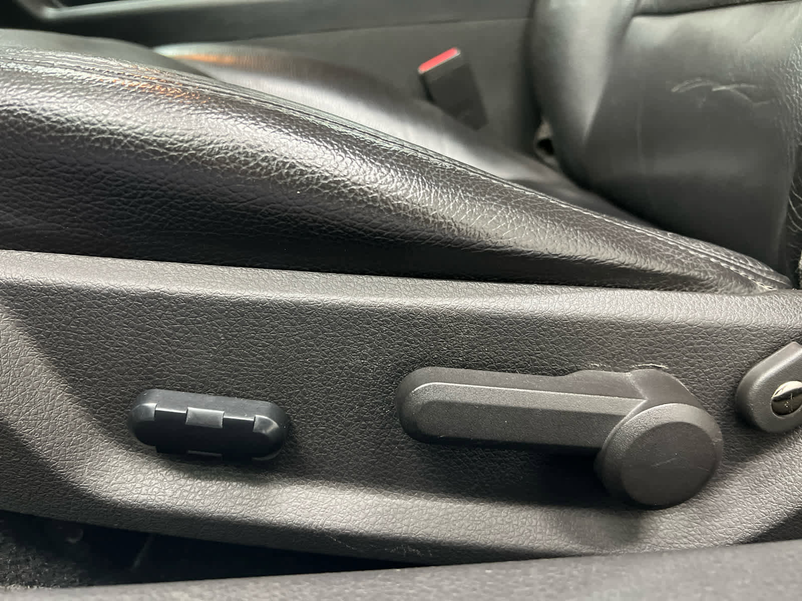 Used 2005 Ford Mustang Deluxe image 6