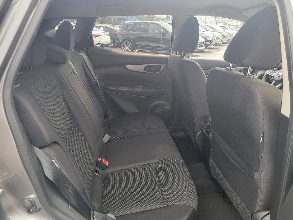 Used 2021 Nissan Rogue Sport S image 18