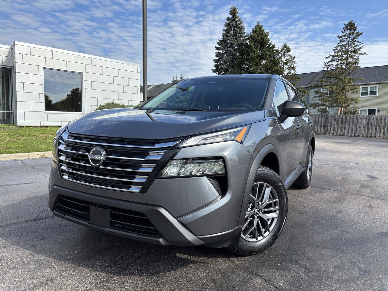 Used 2024 Nissan Rogue S AWD/4WD image 1