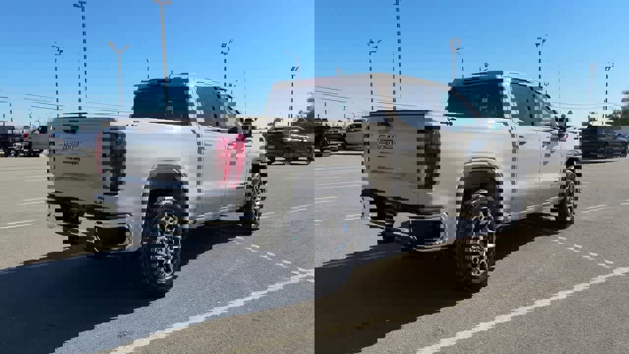 New 2026 GMC Sierra 1500 SLE w/ LPO, Black Badging Package image 7