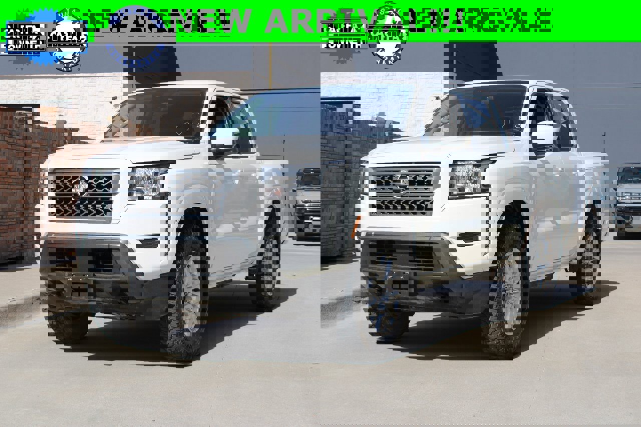 Used 2023 Nissan Frontier SV image 1