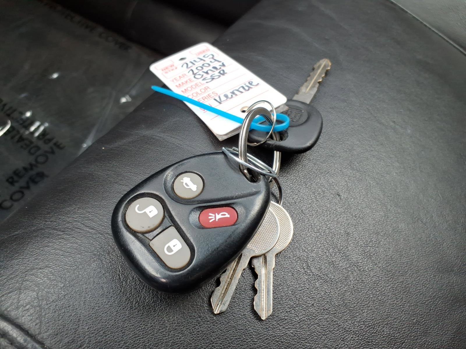 Used 2004 Chevrolet SSR w/ Preferred Equipment Group RWD image 31