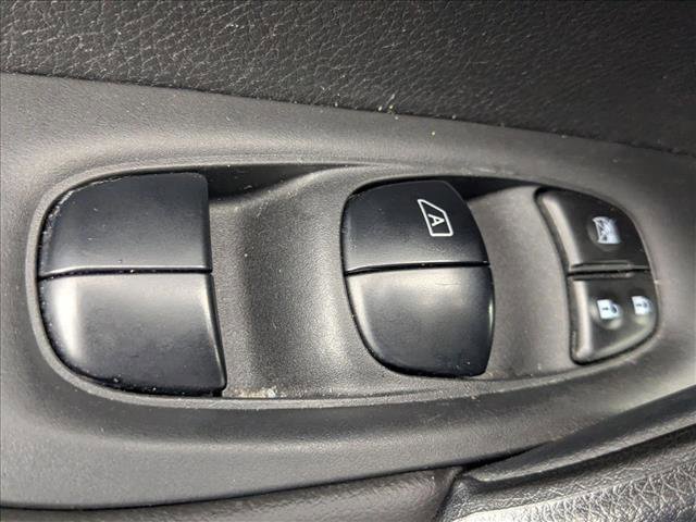 Used 2020 Nissan Rogue Sport SV image 7