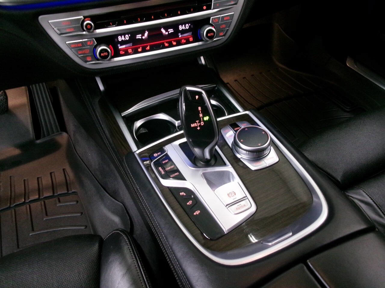 Used 2016 BMW 750i xDrive image 34