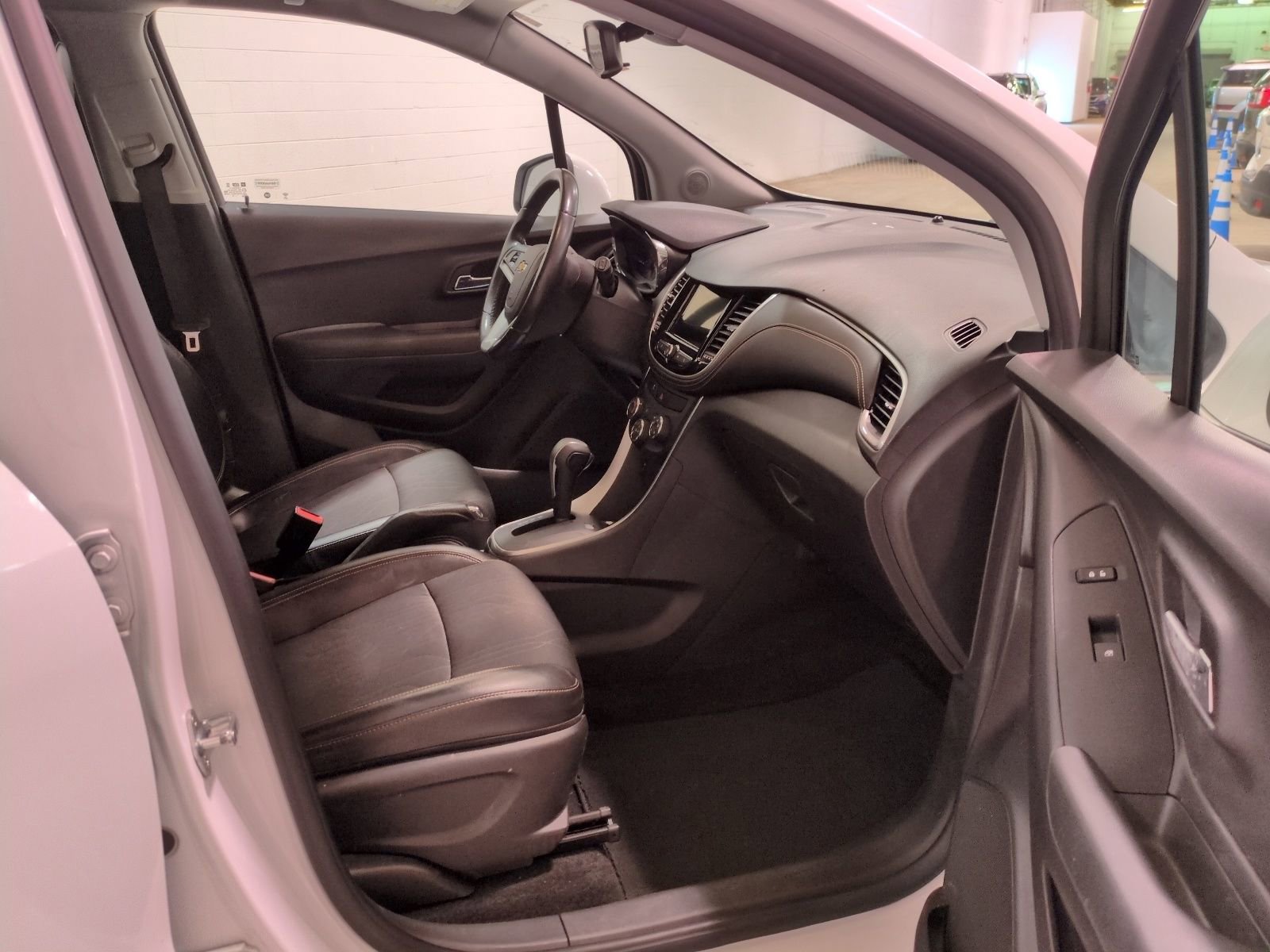 Used 2018 Chevrolet Trax LT w/ LT Convenience Package AWD/4WD image 10