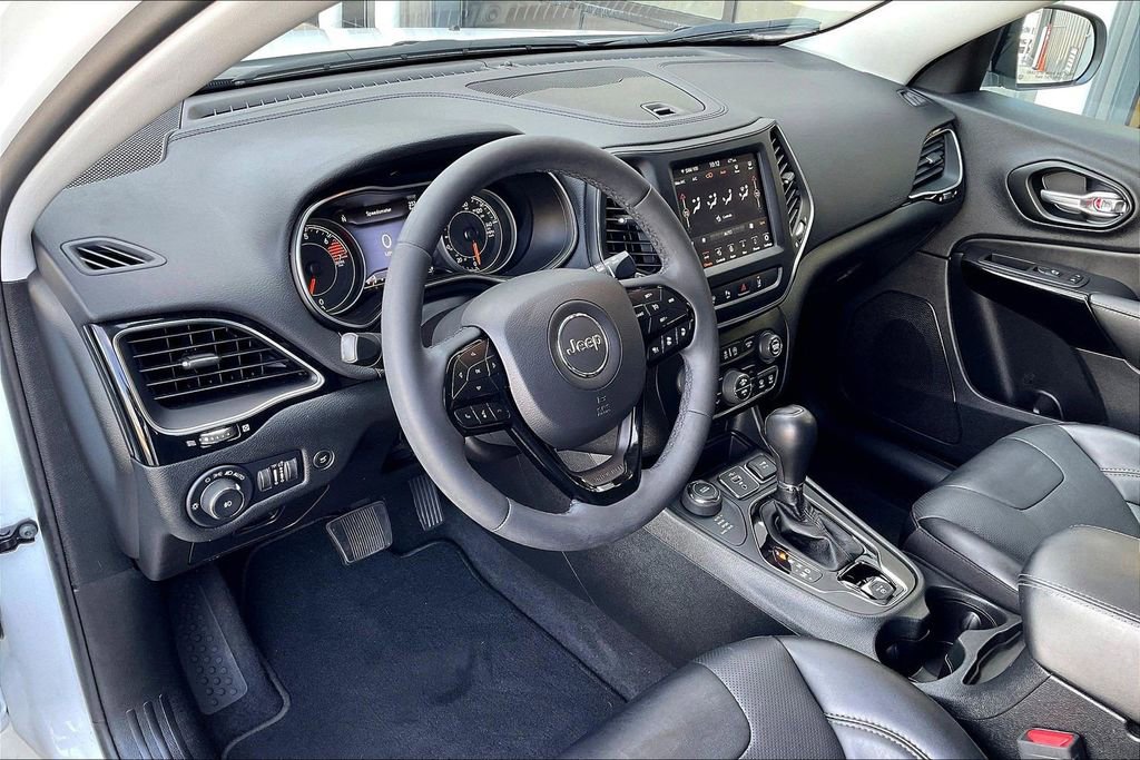 Used 2023 Jeep Cherokee Altitude Lux image 13