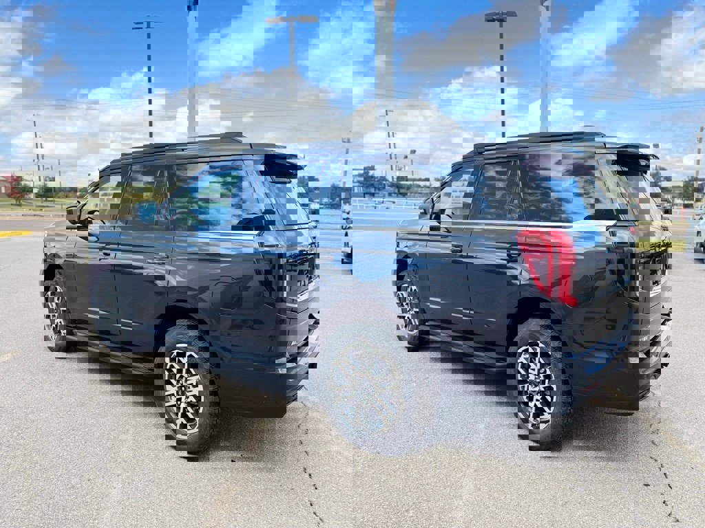 New 2025 Ford Expedition Active image 11