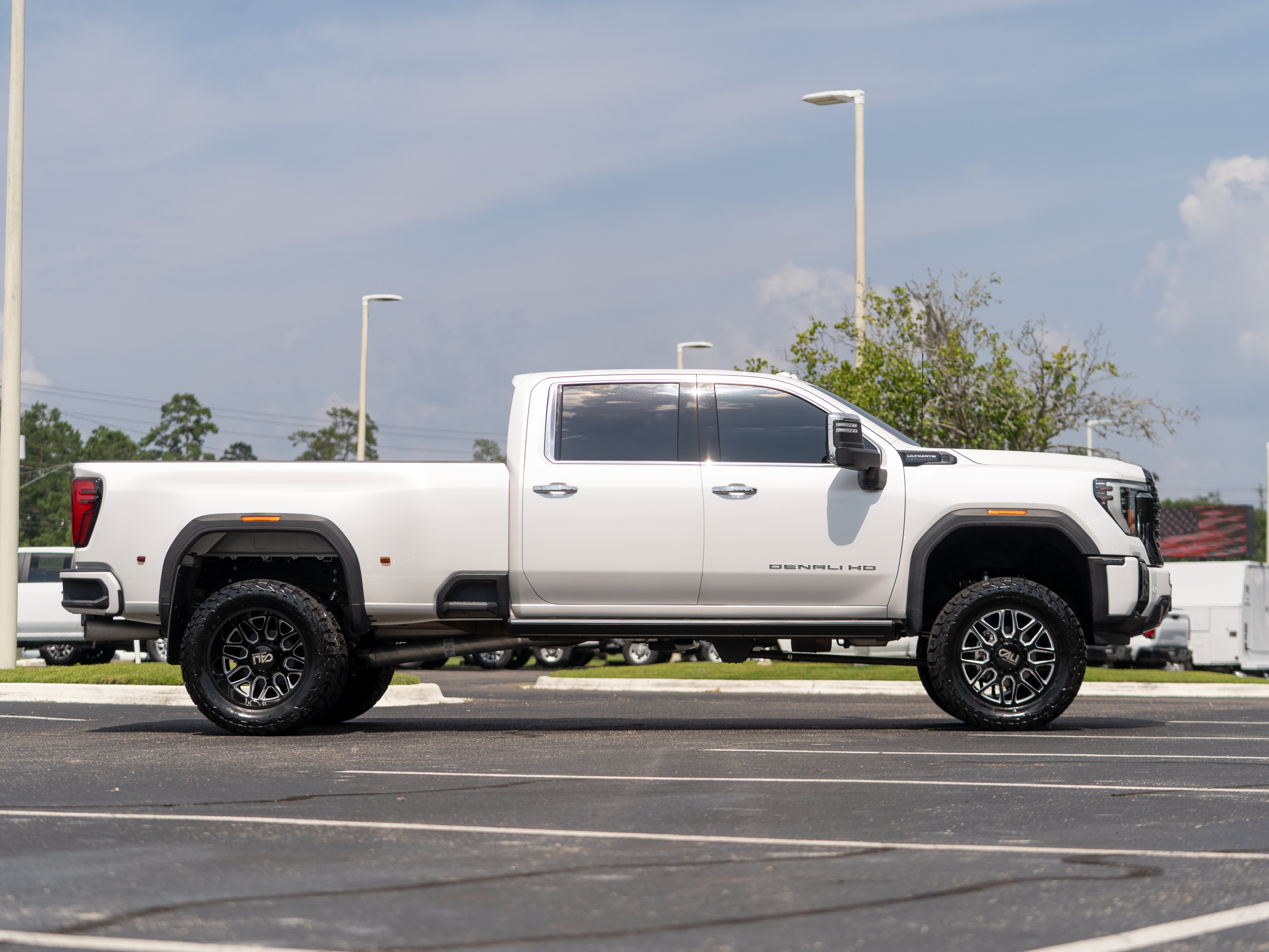 Used 2024 GMC Sierra 3500 Denali Ultimate AWD/4WD image 5
