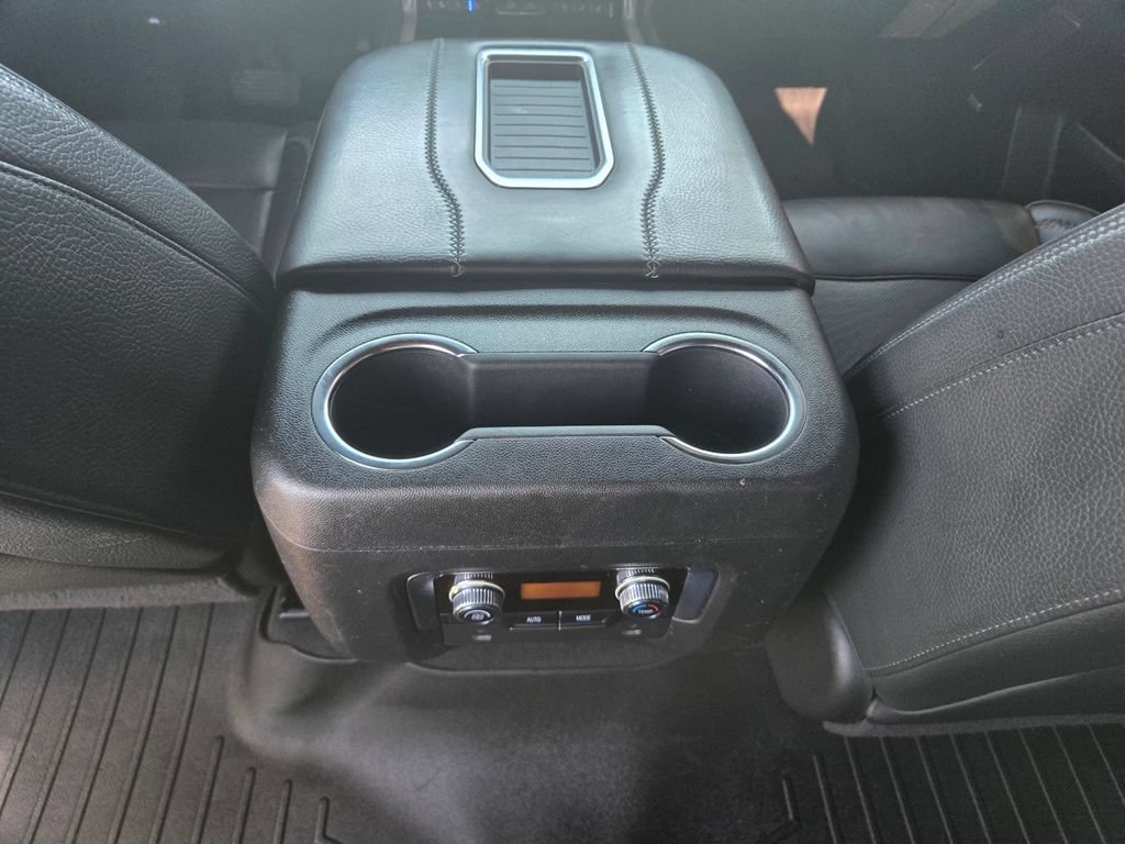 Used 2022 GMC Yukon Denali RWD image 10