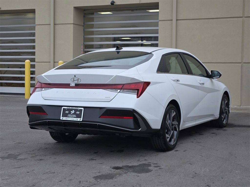 Used 2025 Hyundai Elantra Limited image 4