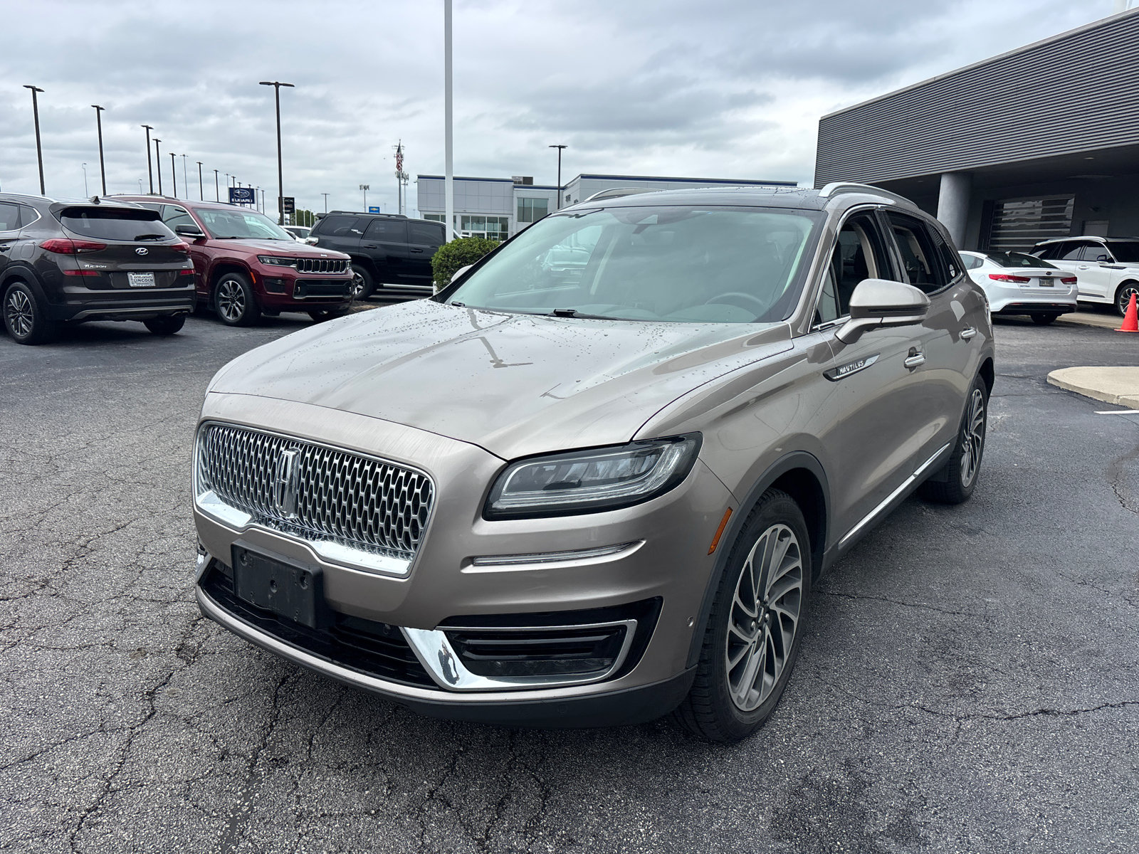 Used 2019 Lincoln Nautilus Reserve AWD/4WD image 3