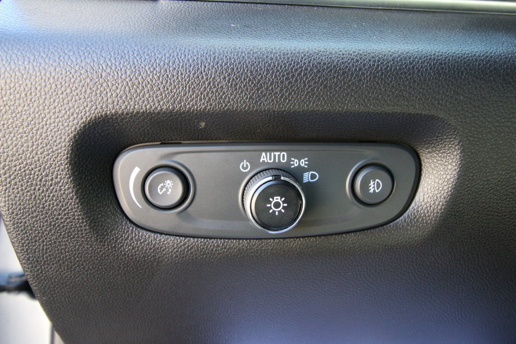 Used 2021 Chevrolet Traverse LT FWD image 17