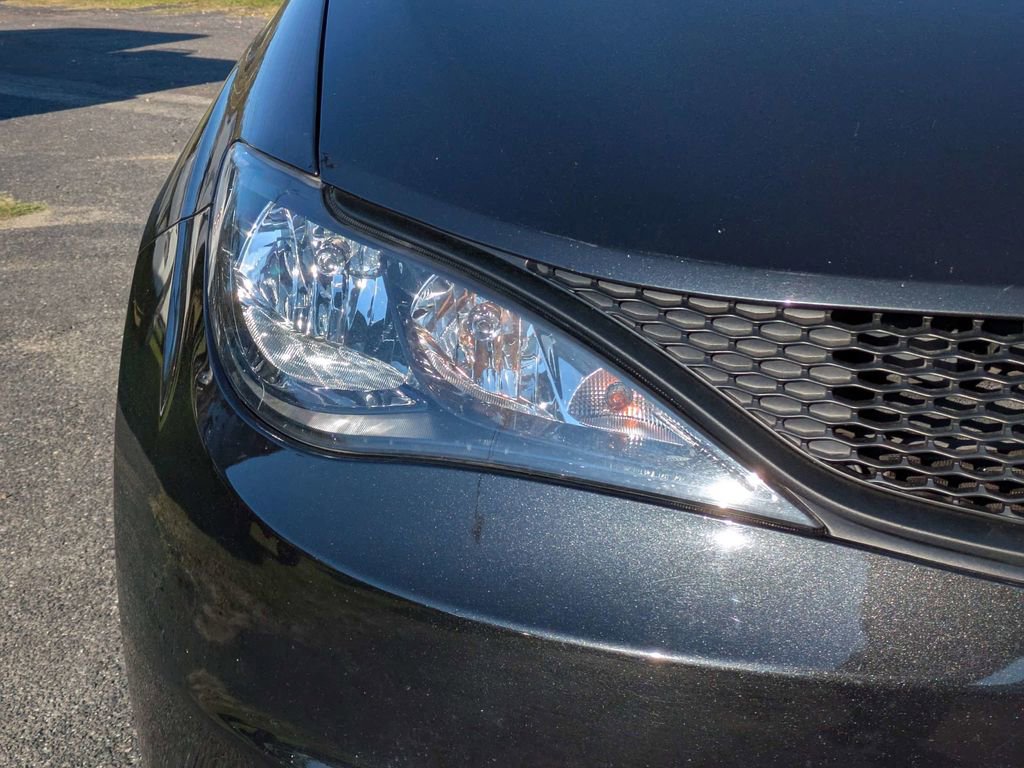 Used 2023 Chrysler Voyager LX image 10