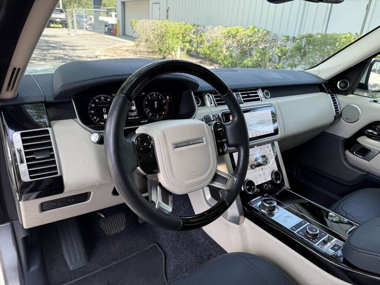 Used 2018 Land Rover Range Rover Supercharged AWD/4WD image 17