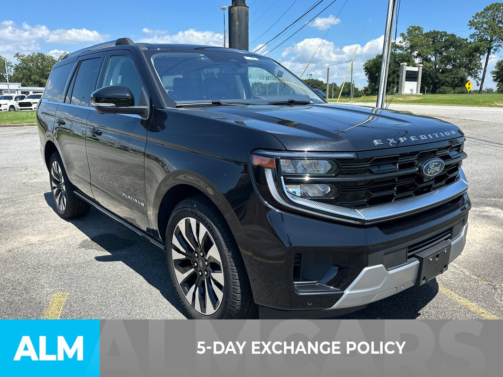Used 2025 Ford Expedition Platinum w/ Driver's Package AWD/4WD image 3