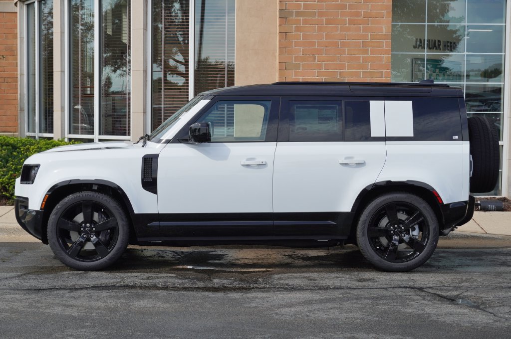 New 2026 Land Rover Defender 110 X-Dynamic SE AWD/4WD image 2