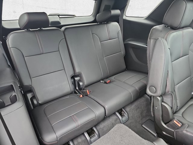 Used 2023 Chevrolet Traverse RS image 12