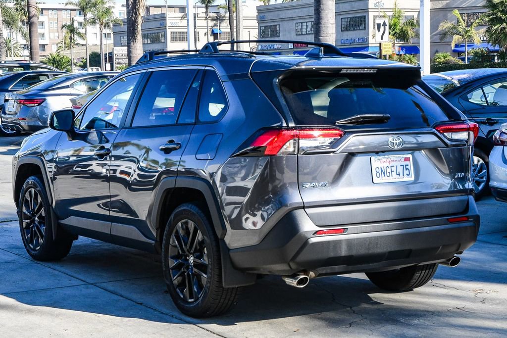 Used 2020 Toyota RAV4 XLE Premium image 7