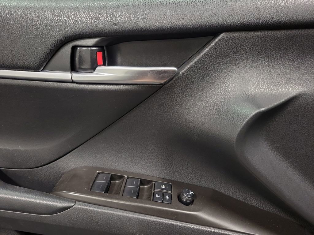 Used 2022 Toyota Camry SE FWD image 19