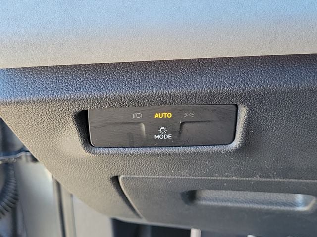Certified 2025 Volkswagen Tiguan SE R-Line AWD/4WD image 31