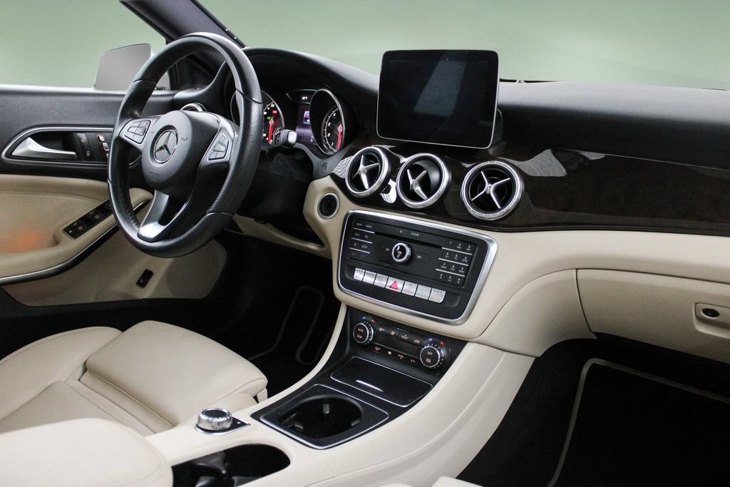Used 2018 Mercedes-Benz CLA 250 image 21