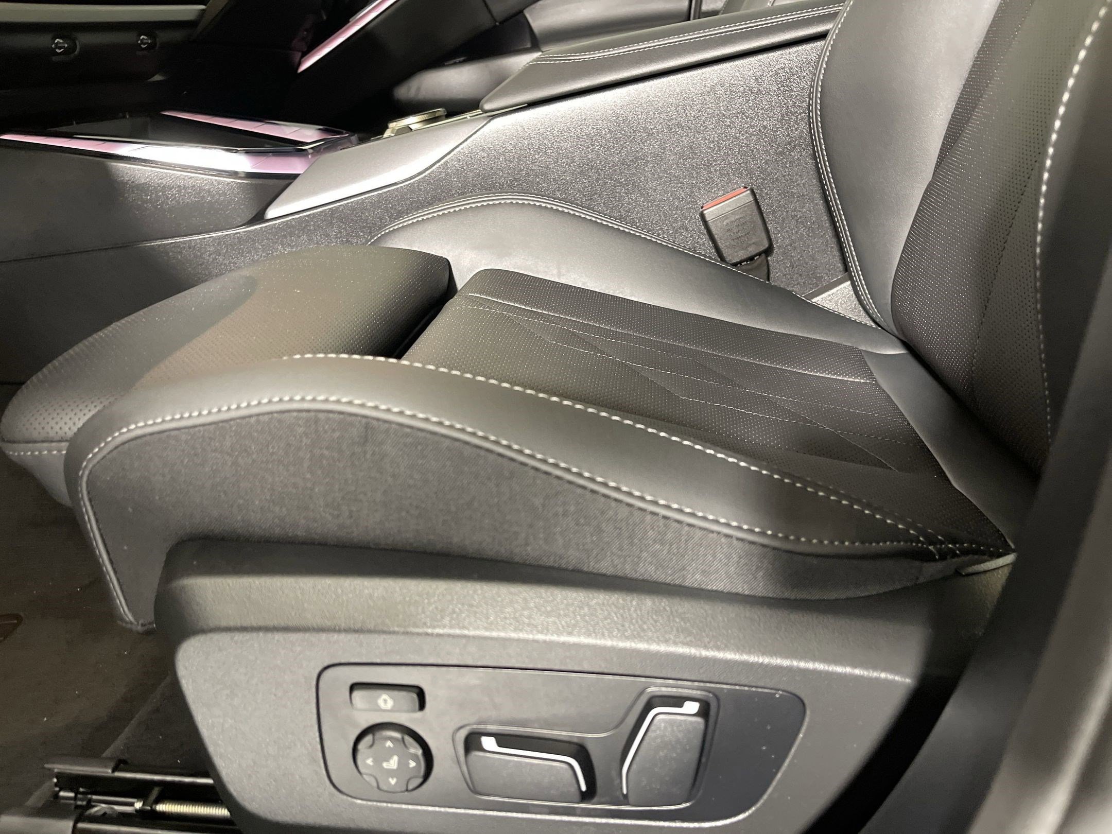 Used 2025 BMW X3 xDrive30i w/ Premium Package image 13