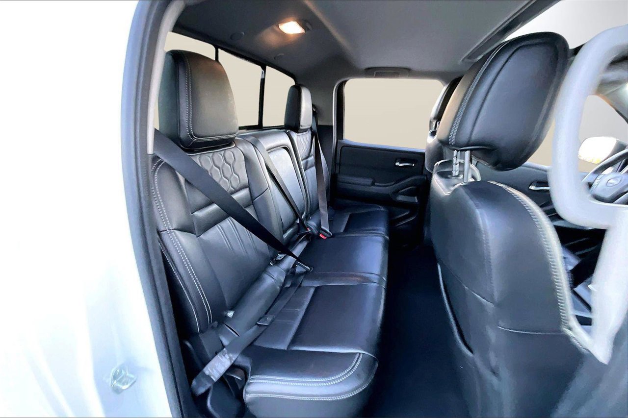 Used 2024 Nissan Frontier SL w/ Technology Package image 23