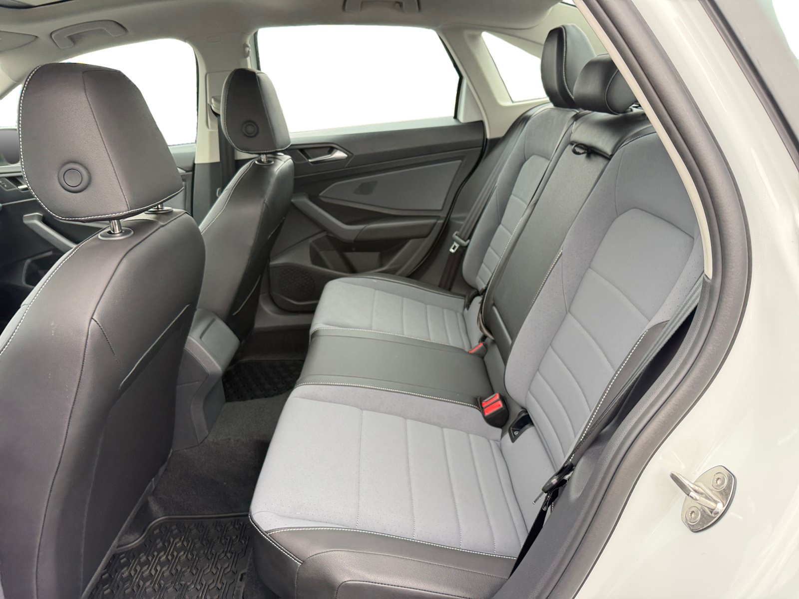 New 2026 Volkswagen Jetta SE FWD image 16