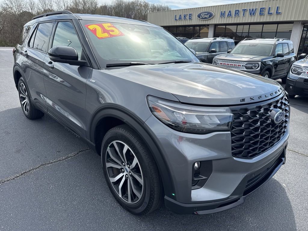 Certified 2025 Ford Explorer ST-Line image 1