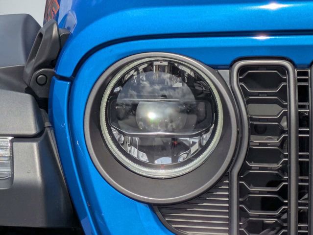 Used 2025 Jeep Gladiator Mojave AWD/4WD image 9