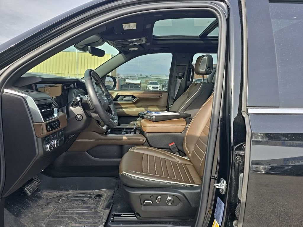 Used 2025 GMC Yukon XL Denali Ultimate image 11
